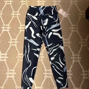 BNWT Sage Collective cropped workout pants